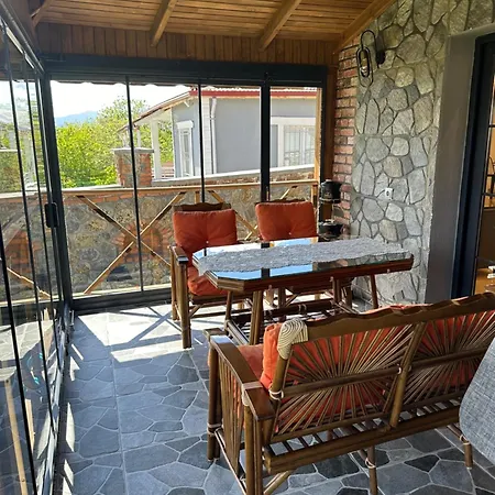 Villa Guemuesler Manastiri